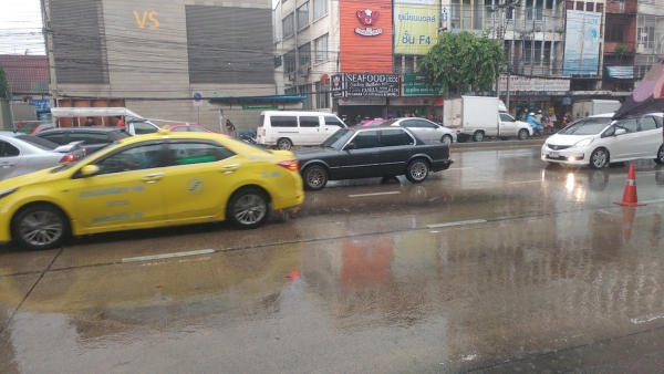 raining in bangkok